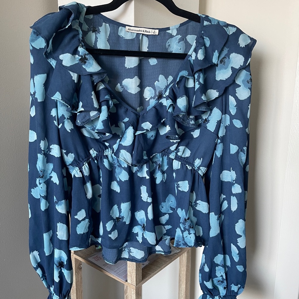 NWOT Abercrombie & Fitch Ruffled Blouse